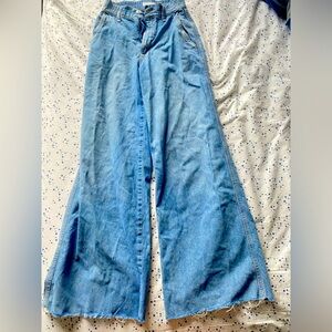 Garage denim women’s high rise jeans in great condition.